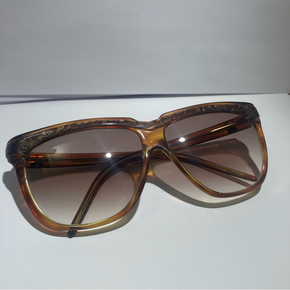Vintage Laura Biagiotti Tortoise, Brown, and Gold Sunglasses. T 60 13.